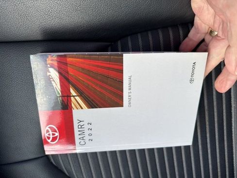 Used 2022 Toyota Camry SE image 13