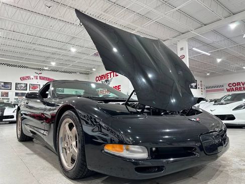 Used 2004 Chevrolet Corvette Convertible w/ Preferred Equipment Group RWD image 25