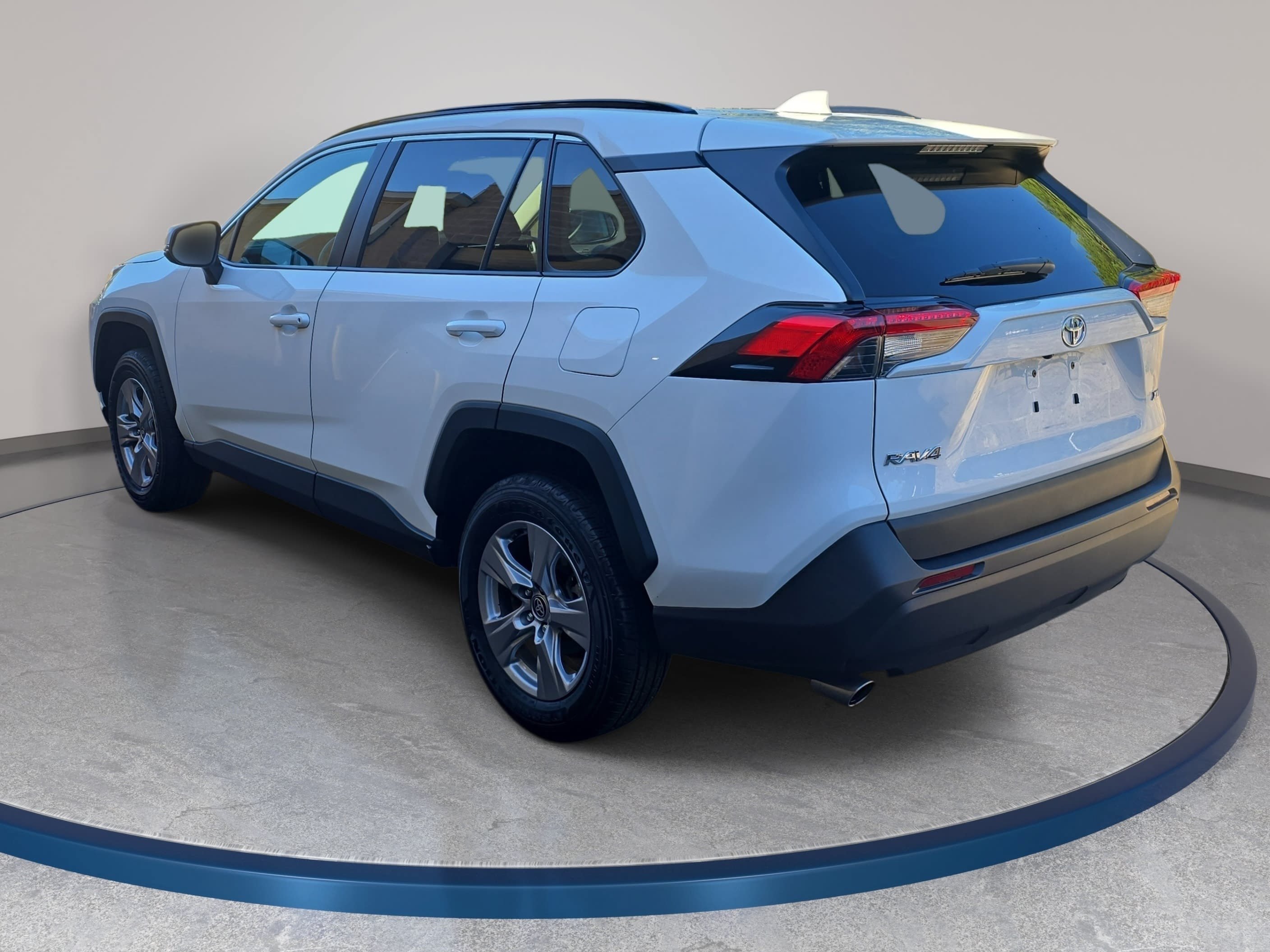 Used 2025 Toyota RAV4 XLE FWD image 7