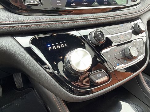 Used 2024 Chrysler Pacifica Pinnacle image 33