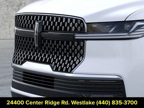New 2026 Lincoln Navigator Reserve AWD/4WD image 17