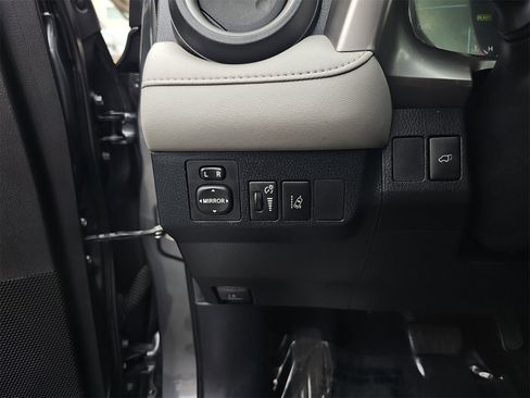 Used 2017 Toyota RAV4 Limited image 27