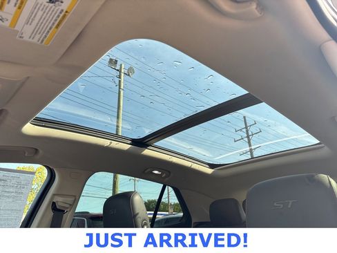 Used 2023 Buick Envision Essence w/ Sport Touring Package image 26