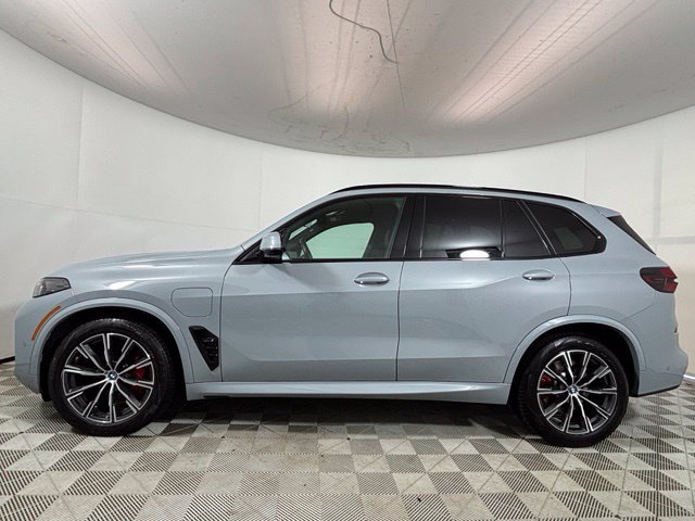 Used 2024 BMW X5 xDrive50e w/ Executive Package AWD/4WD image 4