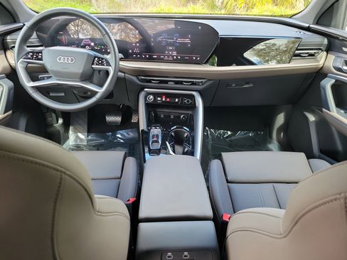 Certified 2025 Audi Q5 Premium Plus w/ Premium Plus image 12