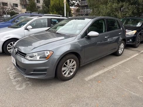 Used 2015 Volkswagen Golf S image 2
