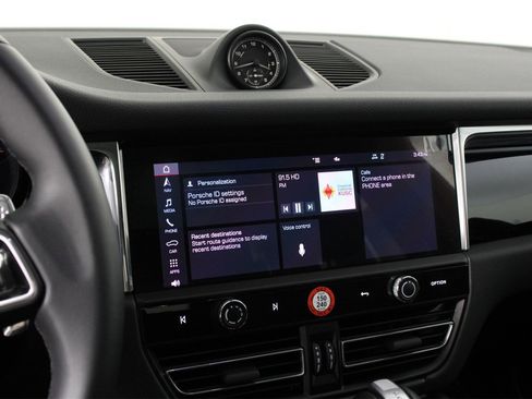 Used 2025 Porsche Macan image 13