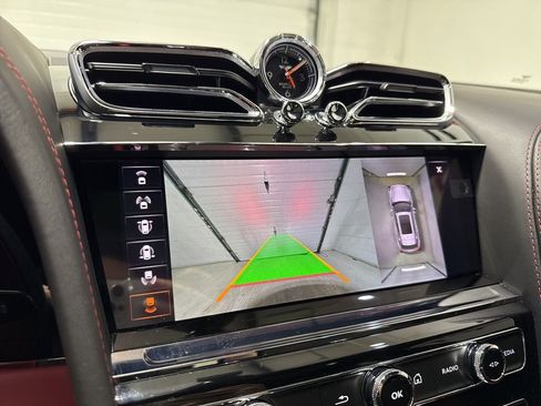 Used 2023 Bentley Bentayga image 27