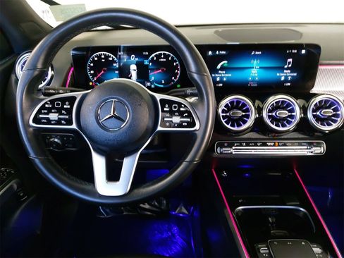 Used 2022 Mercedes-Benz GLB 250 w/ Premium Package Lite image 16