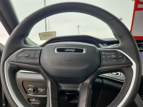 New 2025 Jeep Grand Cherokee L Limited image 19