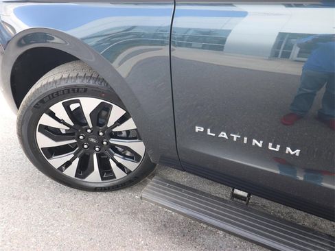New 2025 Ford Expedition Max Platinum w/ Driver's Package image 4