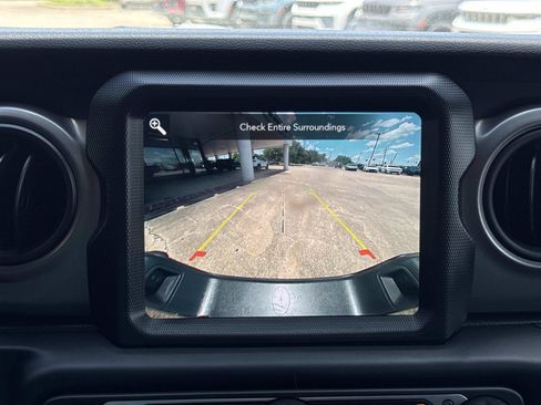 Used 2021 Jeep Gladiator Sport AWD/4WD image 25