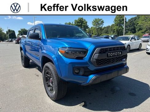 Used 2017 Toyota Tacoma SR5 w/ Tow Package AWD/4WD image 7