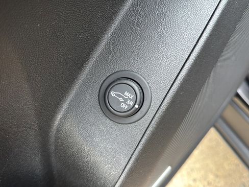 Used 2022 Chevrolet Equinox RS w/ RS Leather Package image 17