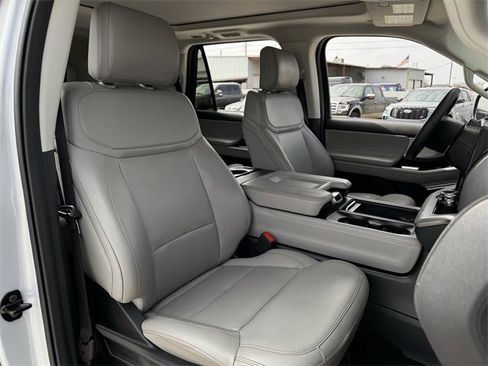 Certified 2025 Ford Expedition Active image 34