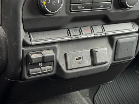 Used 2019 Chevrolet Silverado 1500 Custom w/ Custom Value Package image 31