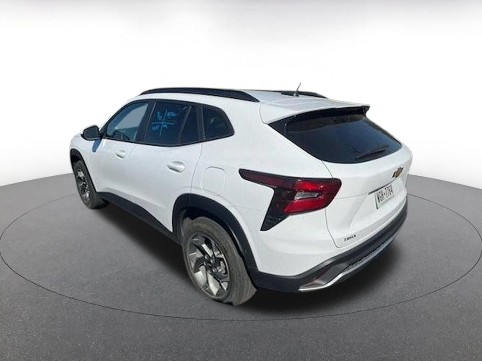 Used 2025 Chevrolet Trax LT FWD image 6