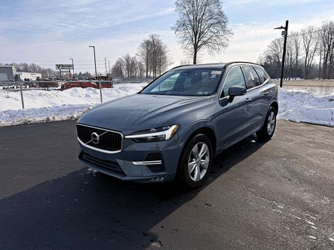 Used 2022 Volvo XC60 B5 Momentum image 5