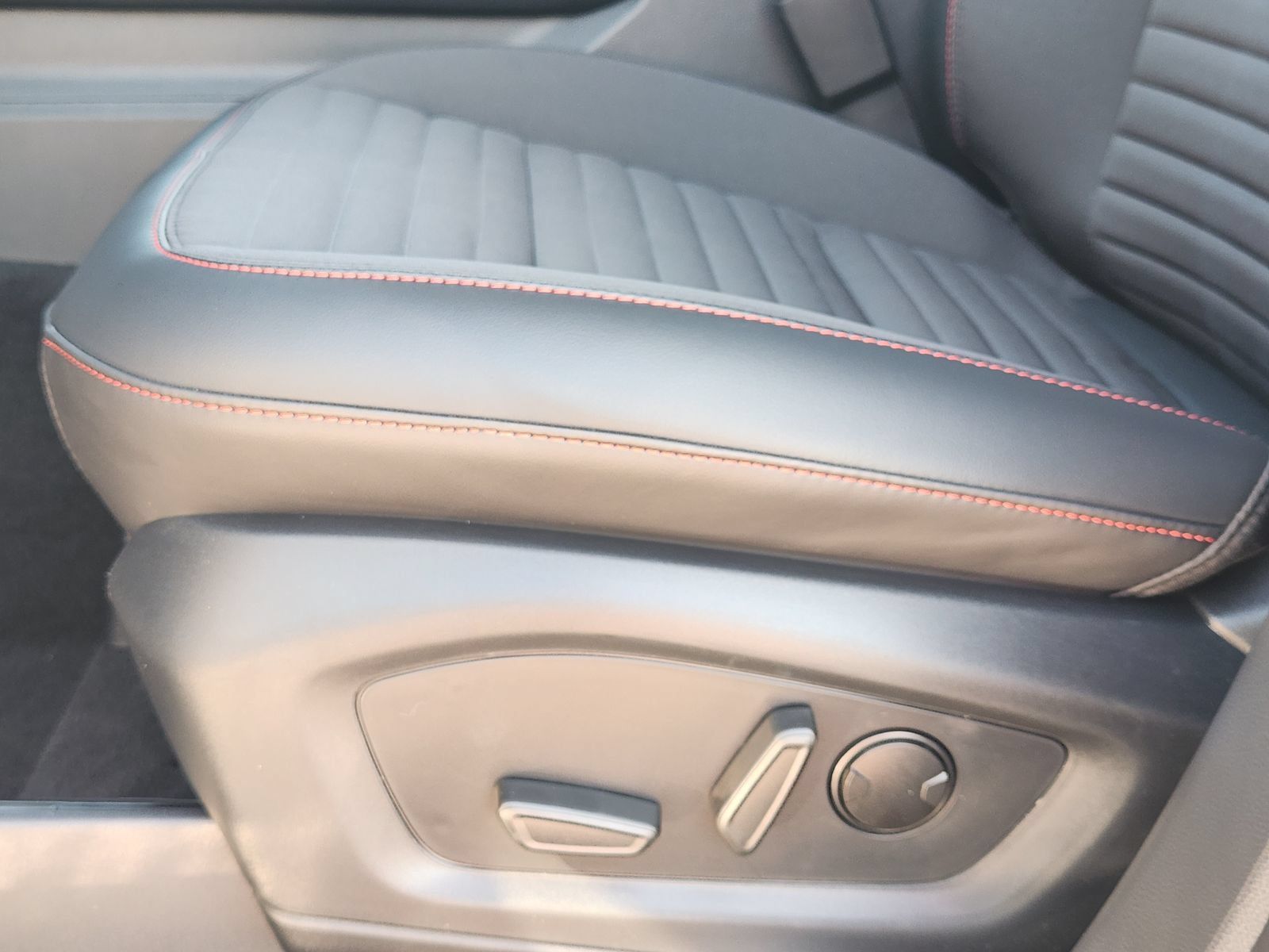 New 2027 Ford Explorer ST-Line w/ Premium Package RWD image 22