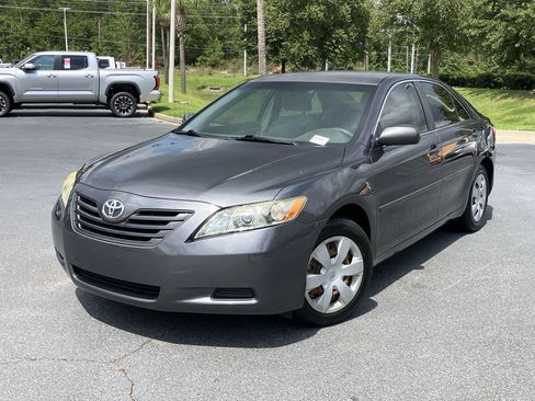 Used 2009 Toyota Camry LE FWD image 1