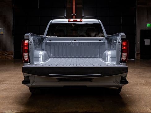 Used 2025 GMC Sierra 1500 Pro w/ Convenience Package image 8