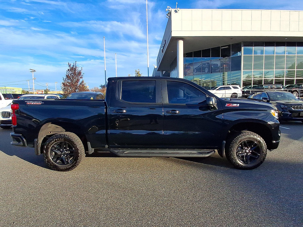 Used 2024 Chevrolet Silverado 1500 LT Trail Boss w/ LT Trail Boss Premium Package AWD/4WD image 32