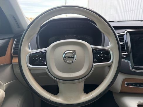 Used 2022 Volvo XC90 T6 Momentum w/ Advanced Package image 18