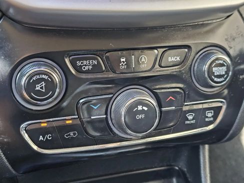 Used 2015 Jeep Cherokee Trailhawk image 22