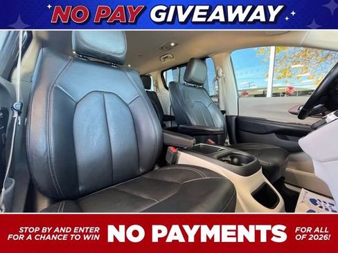 Used 2019 Chrysler Pacifica Touring-L Plus w/ Tire & Wheel Group image 30