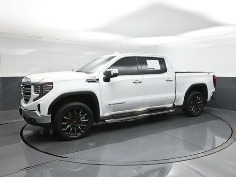 Used 2023 GMC Sierra 1500 SLT w/ X31 Off-Road Package AWD/4WD image 30