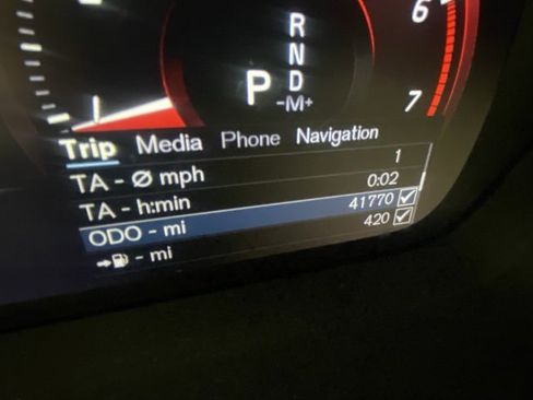 Used 2019 Volvo XC40 T5 Momentum image 17