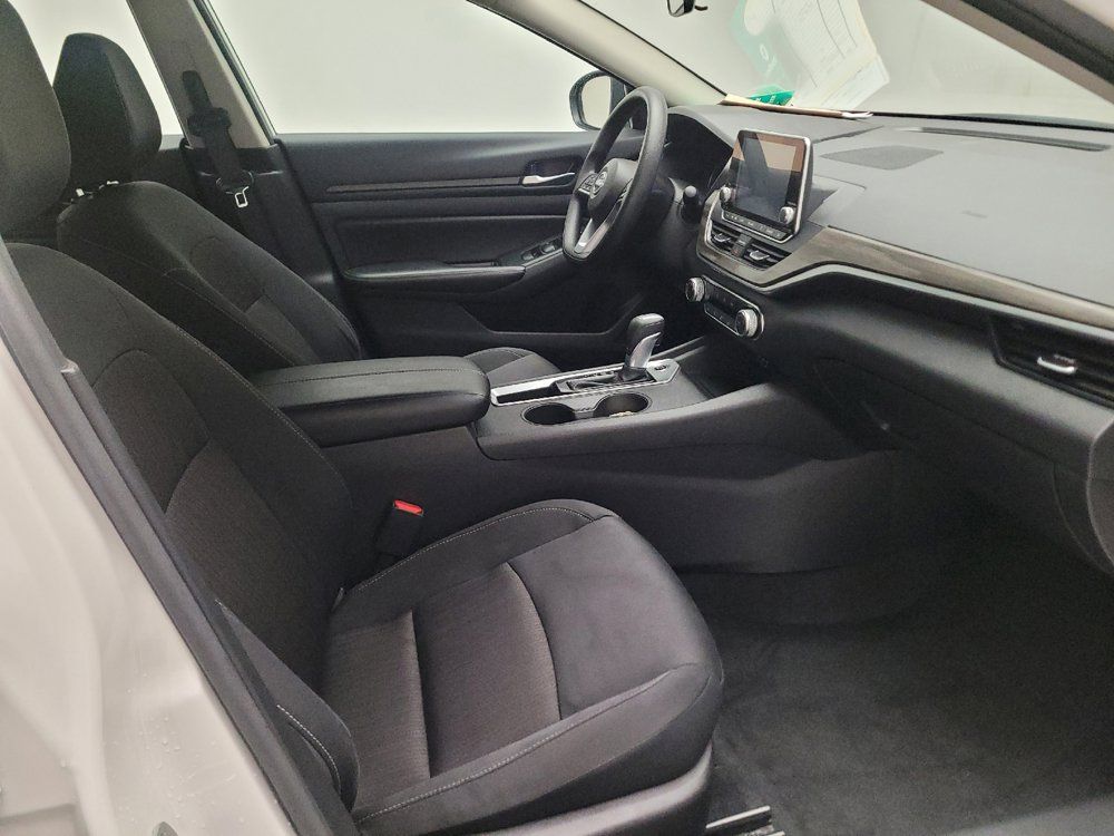 Used 2025 Nissan Altima 2.5 SV FWD image 21