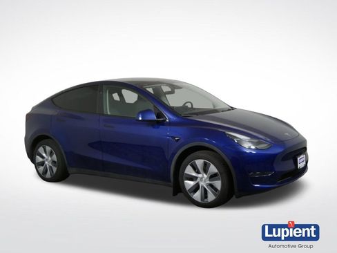 Used 2024 Tesla Model Y Long Range AWD/4WD image 1