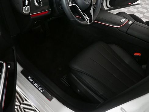 Used 2025 Mercedes-Benz E 350 Sedan image 7