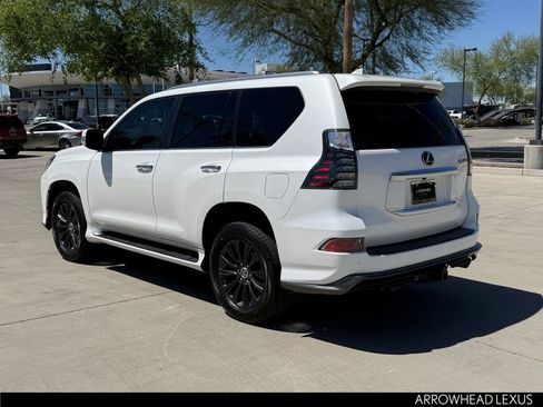 Used 2023 Lexus GX 460 Premium w/ Accessory Package image 5