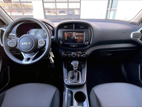 Used 2025 Kia Soul LX w/ LX Technology Package image 14