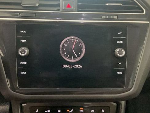 Certified 2024 Volkswagen Tiguan SE w/ Panoramic Sunroof Package AWD/4WD image 17