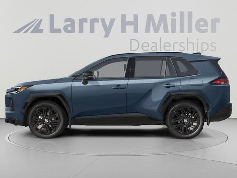Used 2026 Toyota RAV4 SE w/ Convenience Package FWD image 3