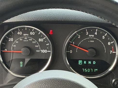 Used 2015 Jeep Wrangler Unlimited Sahara w/ Connectivity Group image 15