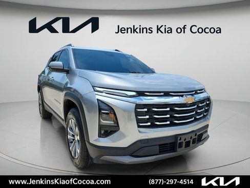 Used 2025 Chevrolet Equinox LT w/ Convenience Package II AWD/4WD image 2