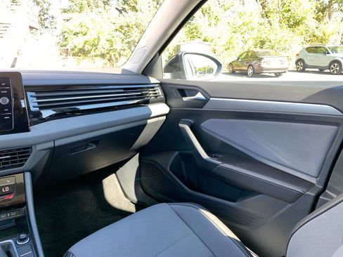 Used 2025 Volkswagen Jetta SE image 34