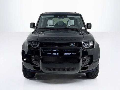 Used 2025 Land Rover Defender 110 X-Dynamic SE image 8