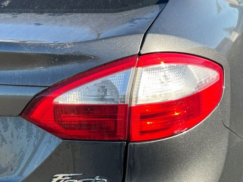 Used 2015 Ford Fiesta SE image 17