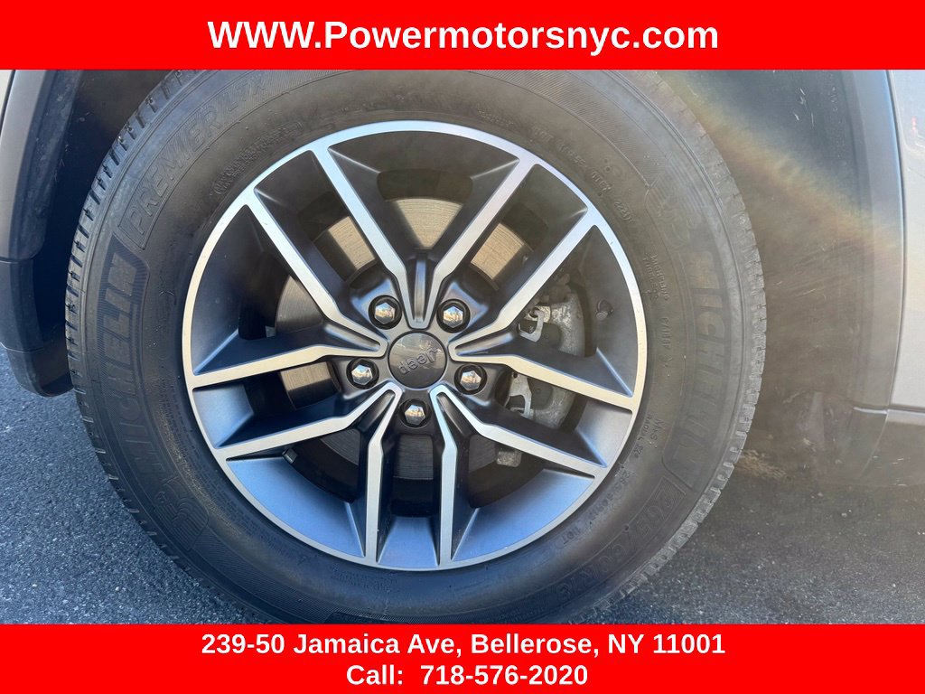 Used 2021 Jeep Grand Cherokee Limited w/ Premium Lighting Group AWD/4WD image 17
