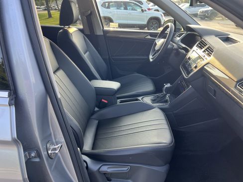 Certified 2024 Volkswagen Tiguan SE w/ Panoramic Sunroof Package FWD image 28