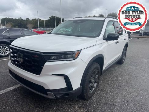 Used 2025 Honda Pilot TrailSport image 1