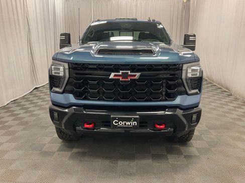 Used 2024 Chevrolet Silverado 2500 ZR2 w/ Technology Package image 10