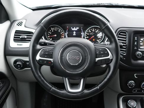 Used 2018 Jeep Compass Latitude w/ Cold Weather Group AWD/4WD image 13
