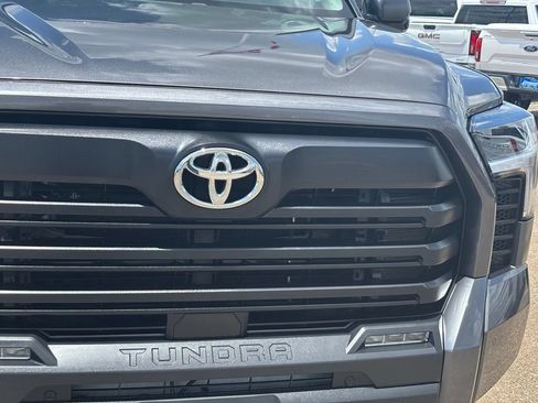 Used 2022 Toyota Tundra SR5 w/ Convenience Package RWD image 3