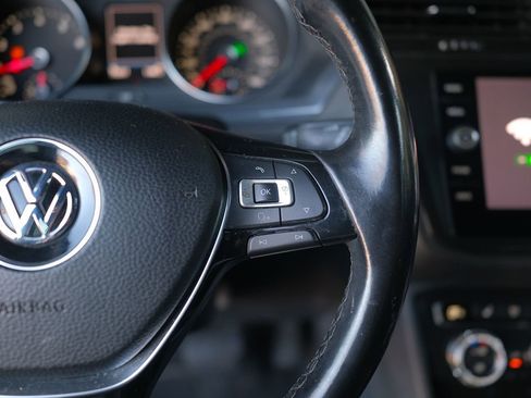 Used 2018 Volkswagen Tiguan SE image 16